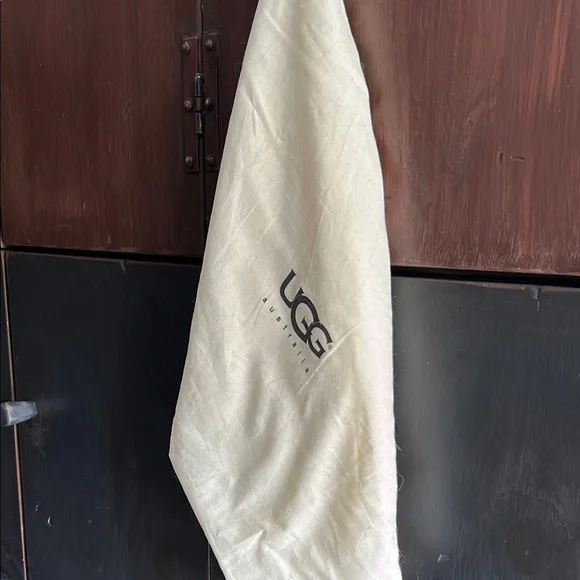 UGG Tan and Cream Shoulder Bag - Picture 3 of 3